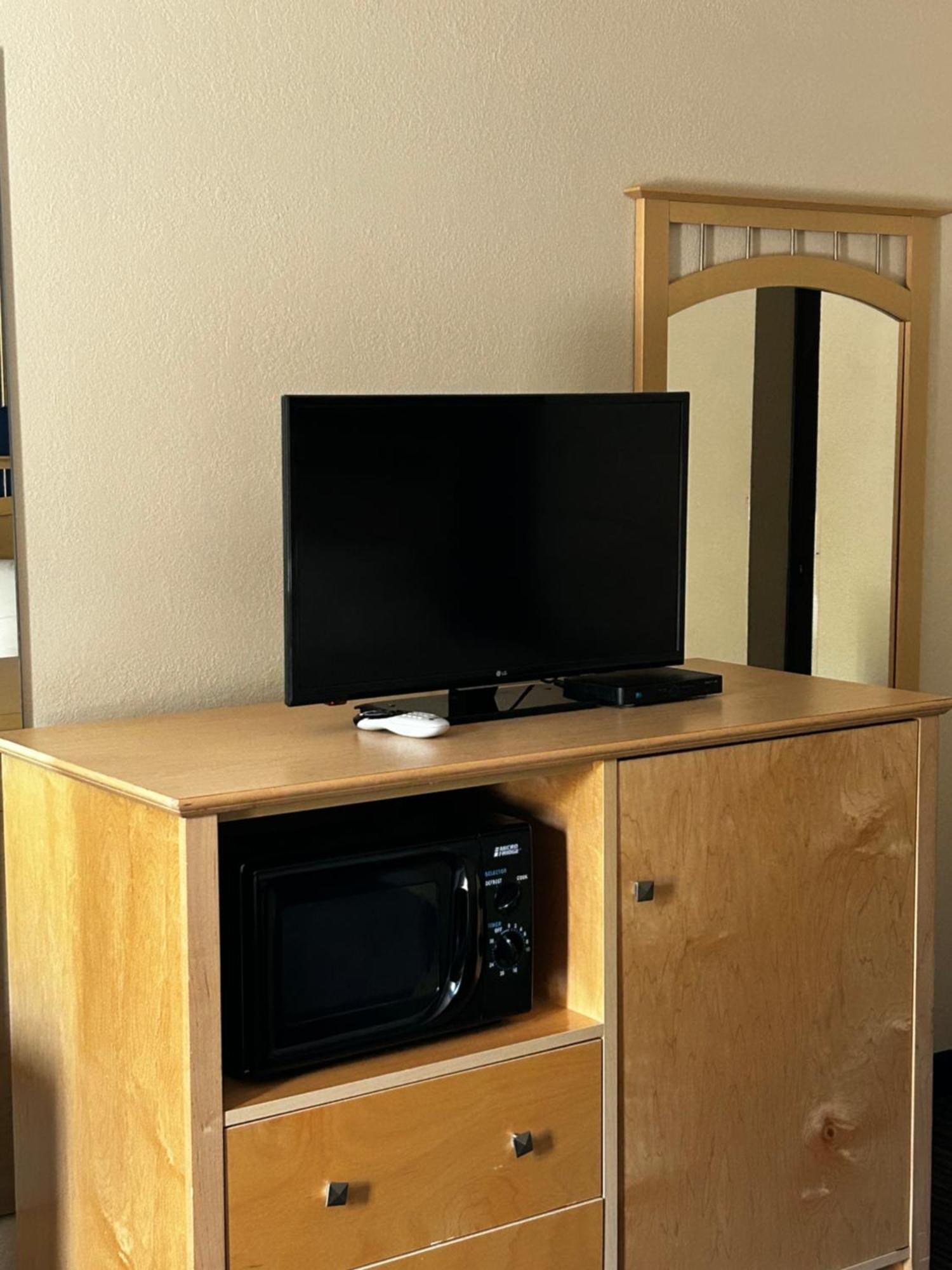 Ameristay Inn & Suites Waverly 외부 사진